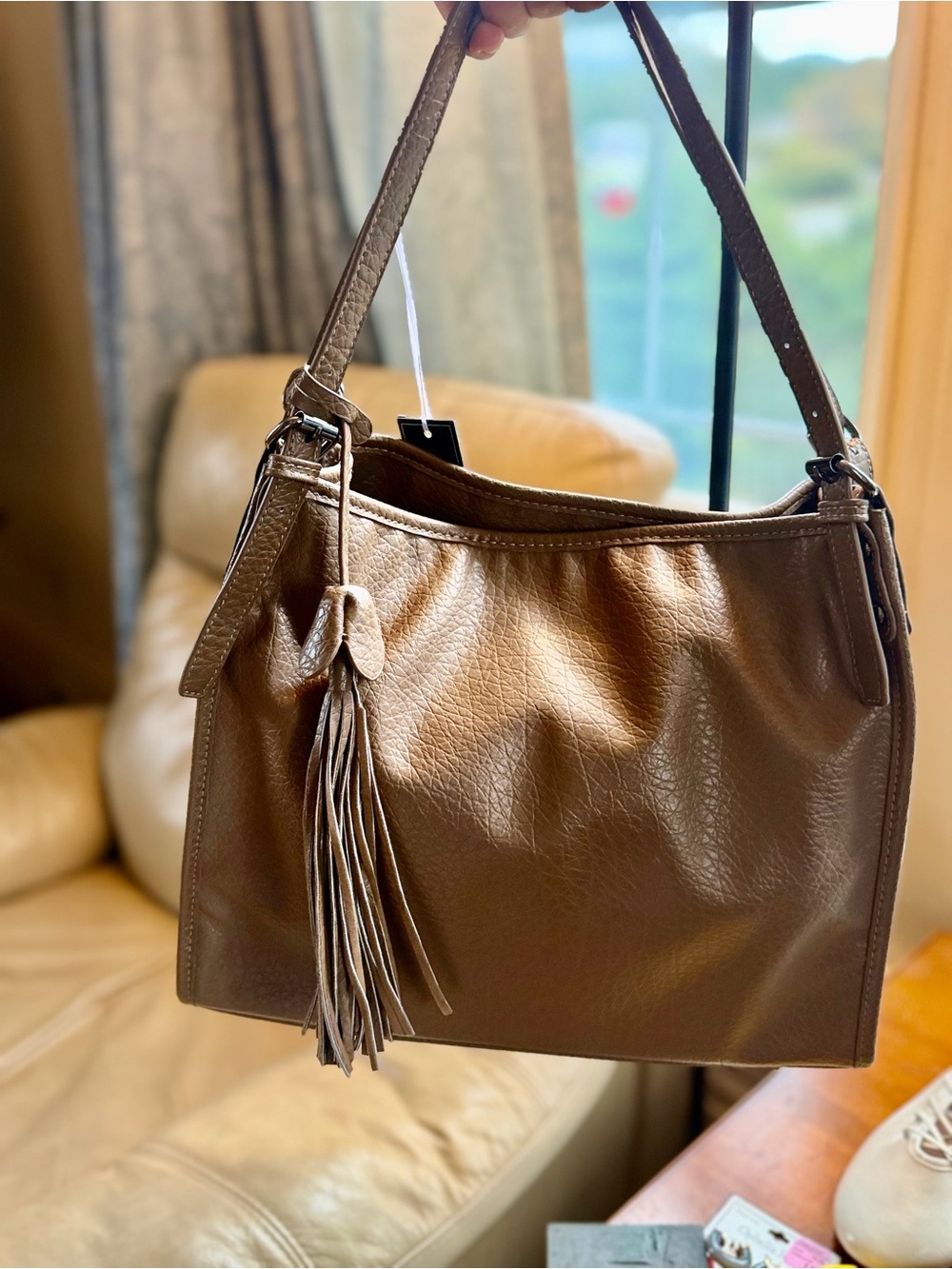 Lá terre Classic Brown Leather Shoulder Bag with Tassel